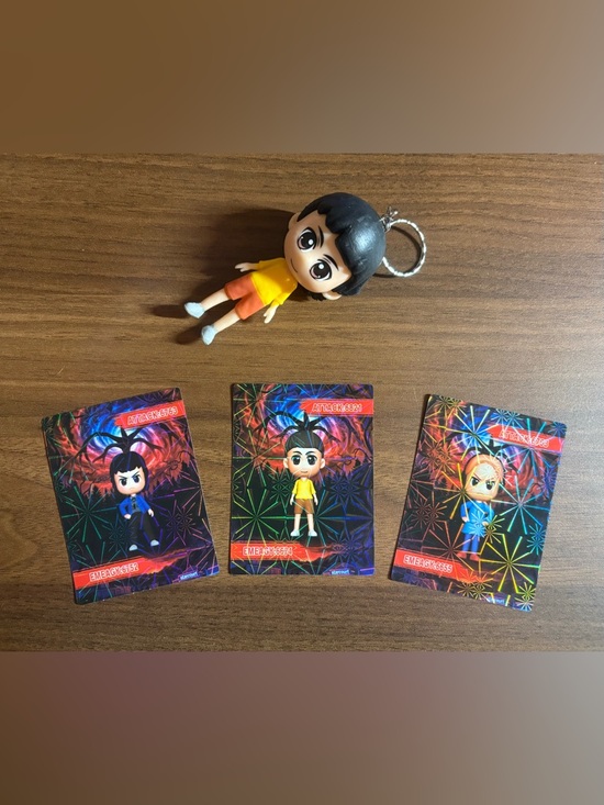 Accessories - Stranger Things Keychain Figure w/Character Cards